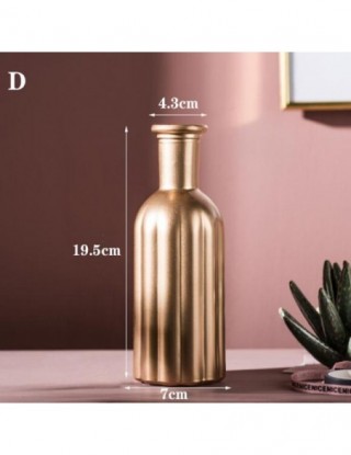 Złoty szklany wazon dom...