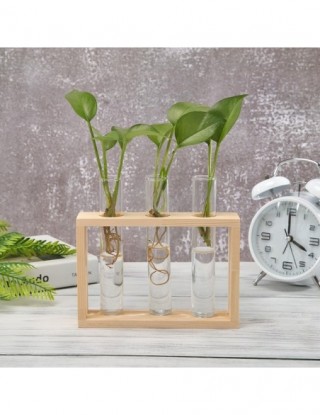 Przezroczysty szklany wazon...