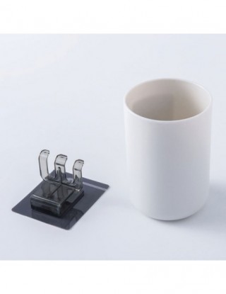 Mocny uchwyt na szczoteczkę...