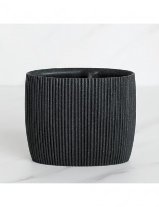 Czarne zestawy akcesoriów...